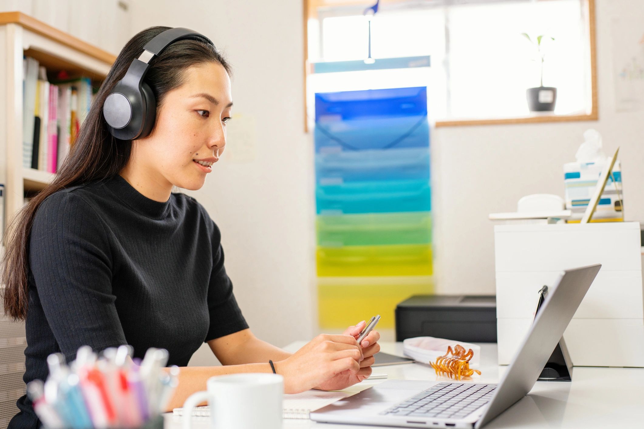 Customer support specialist using voice and communication technology